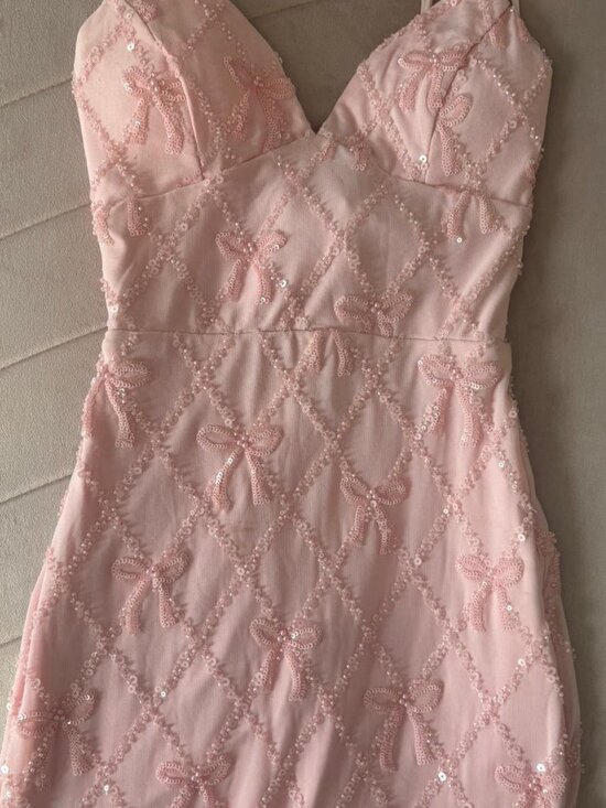 Windsor Dresses & Skirts - Pink windsor coquette beaded bow prom dress